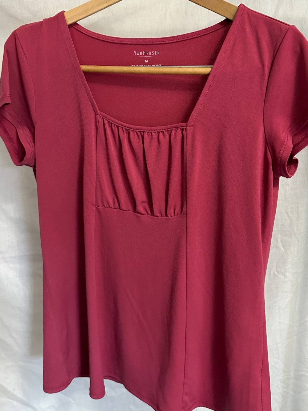 Van Heusen Women’s Berry Pink Short Sleeve Blouse Top Size Medium Stretch Career